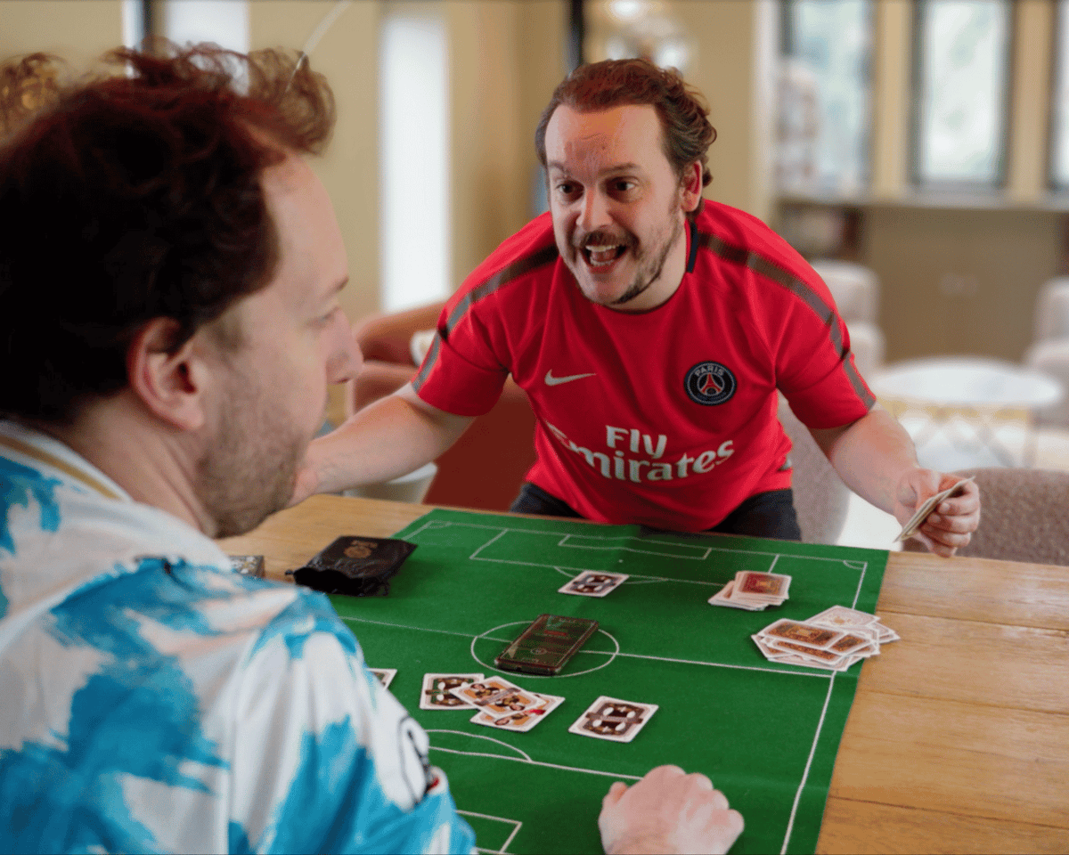 BOTTA – Jeu de cartes de football hybride ⚽ (Cartes + Application Mobile) | 2 - 4 Joueurs | Parties rapides et fun !