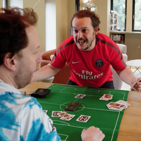 BOTTA – Jeu de cartes de football hybride ⚽ (Cartes + Application Mobile) | 2 - 4 Joueurs | Parties rapides et fun ! - BOTTA